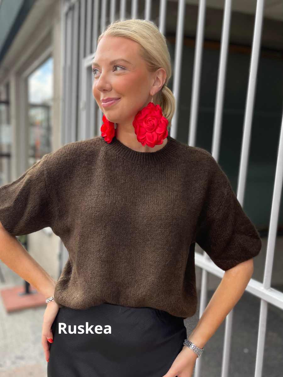 Bella neulepusero, eri värejä