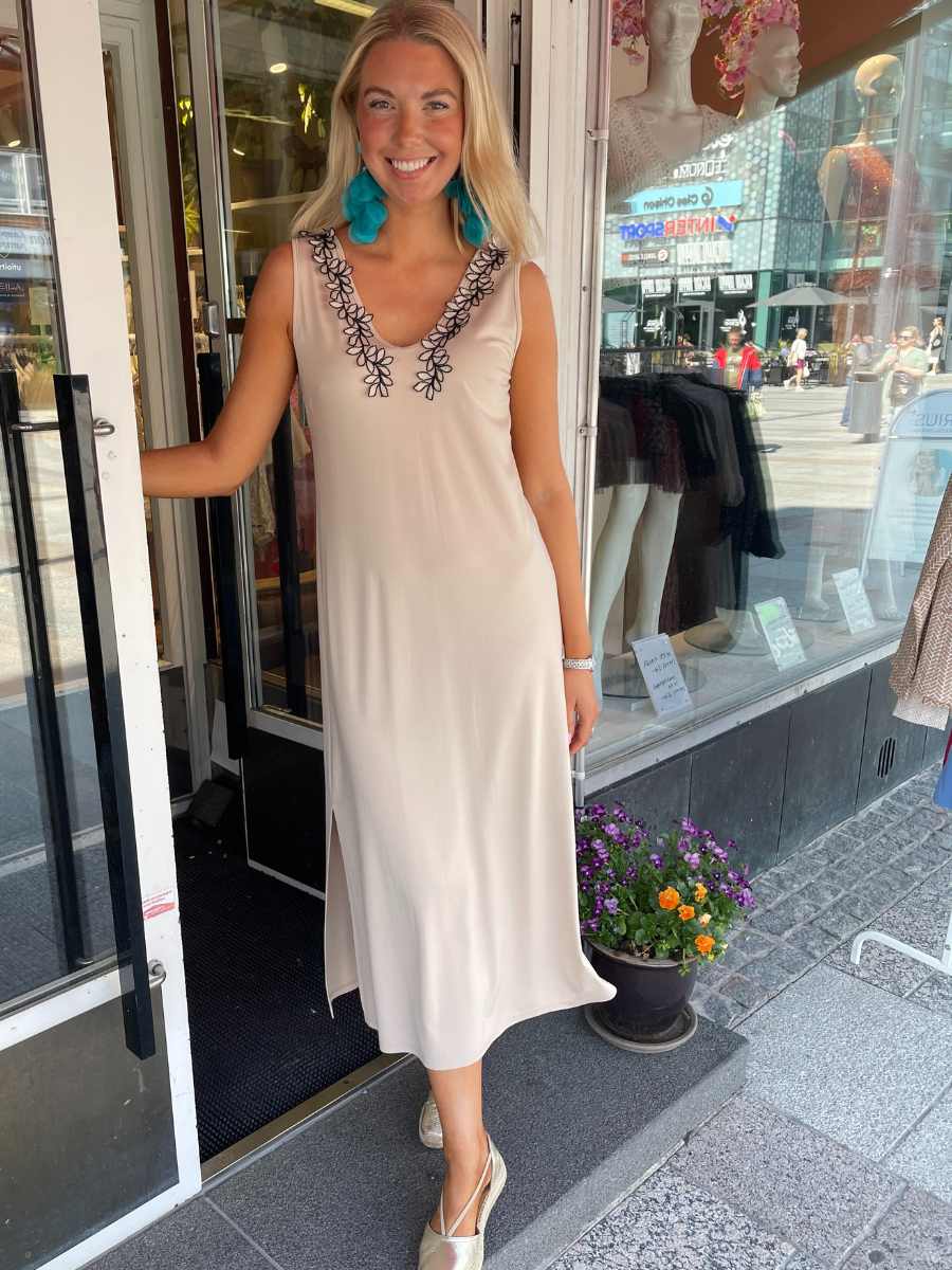 Eleria Cortes pitkä mekko, musta ja taupe 125641