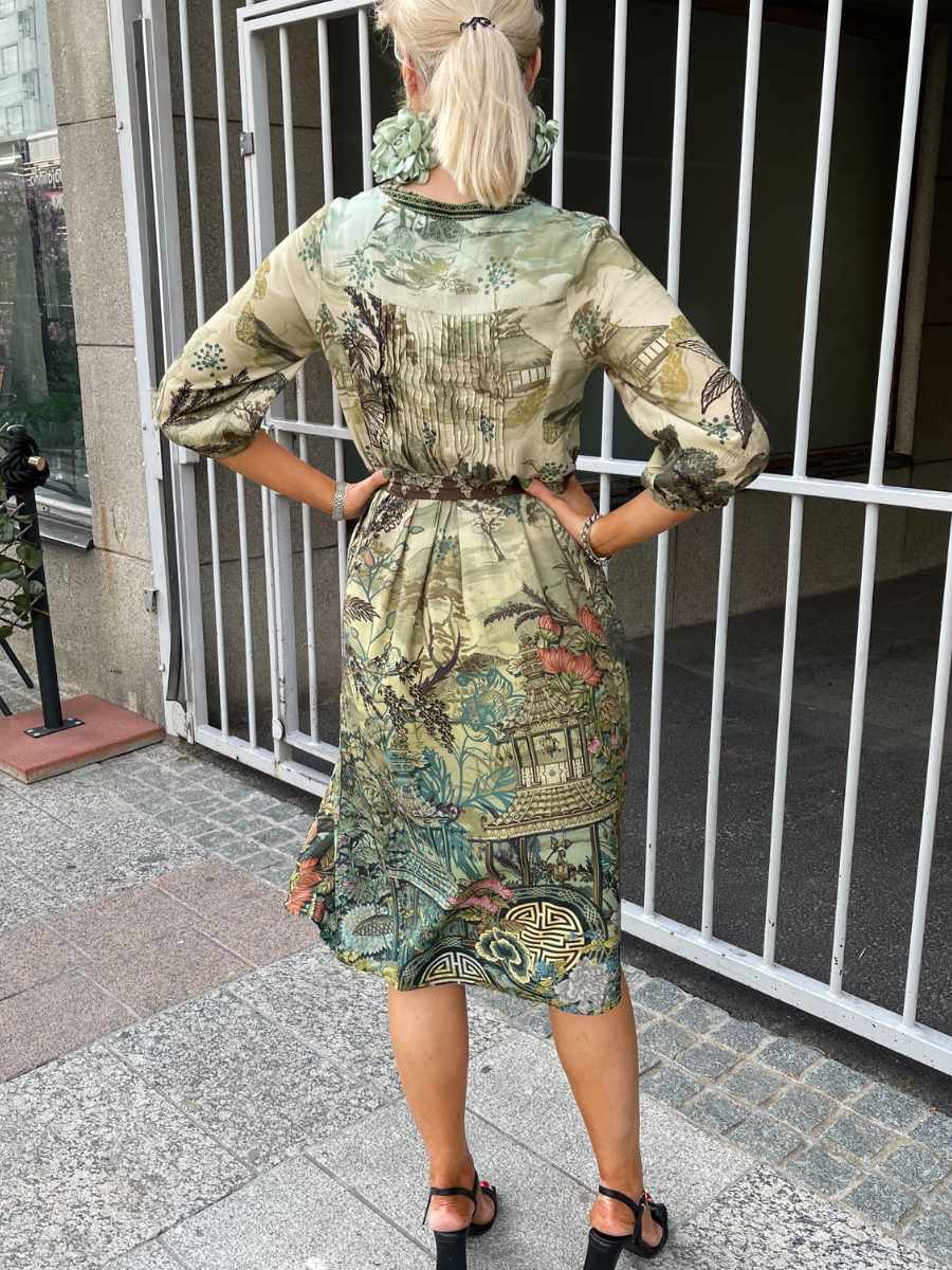 Orientique x Escape Petropolis dress Pleated with Belt