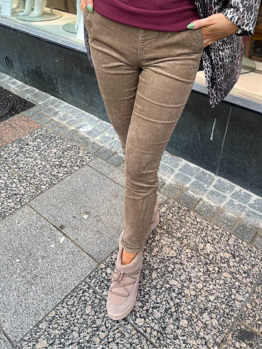 Red Button Tessy samettihousut, eri värejä