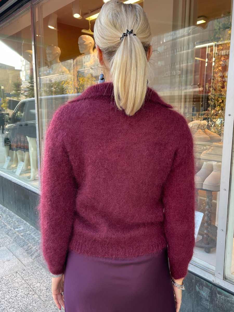 Luoto mohairneule kauluksella