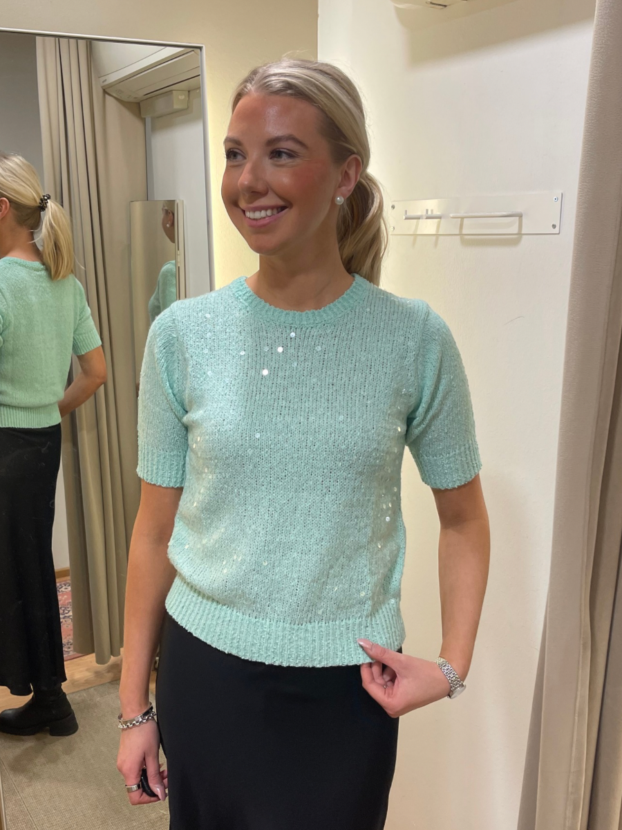 Esqualo lyhythihainen neulepusero, eri värejä