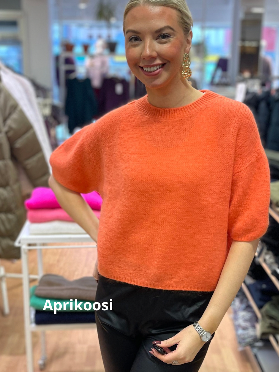 Bella neulepusero, eri värejä