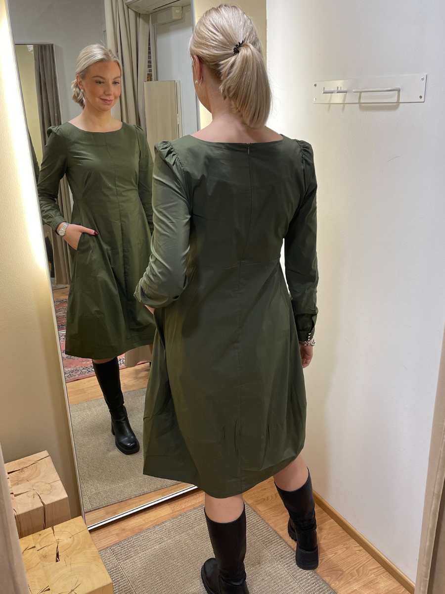 Antoinett pallomekko, eri värejä