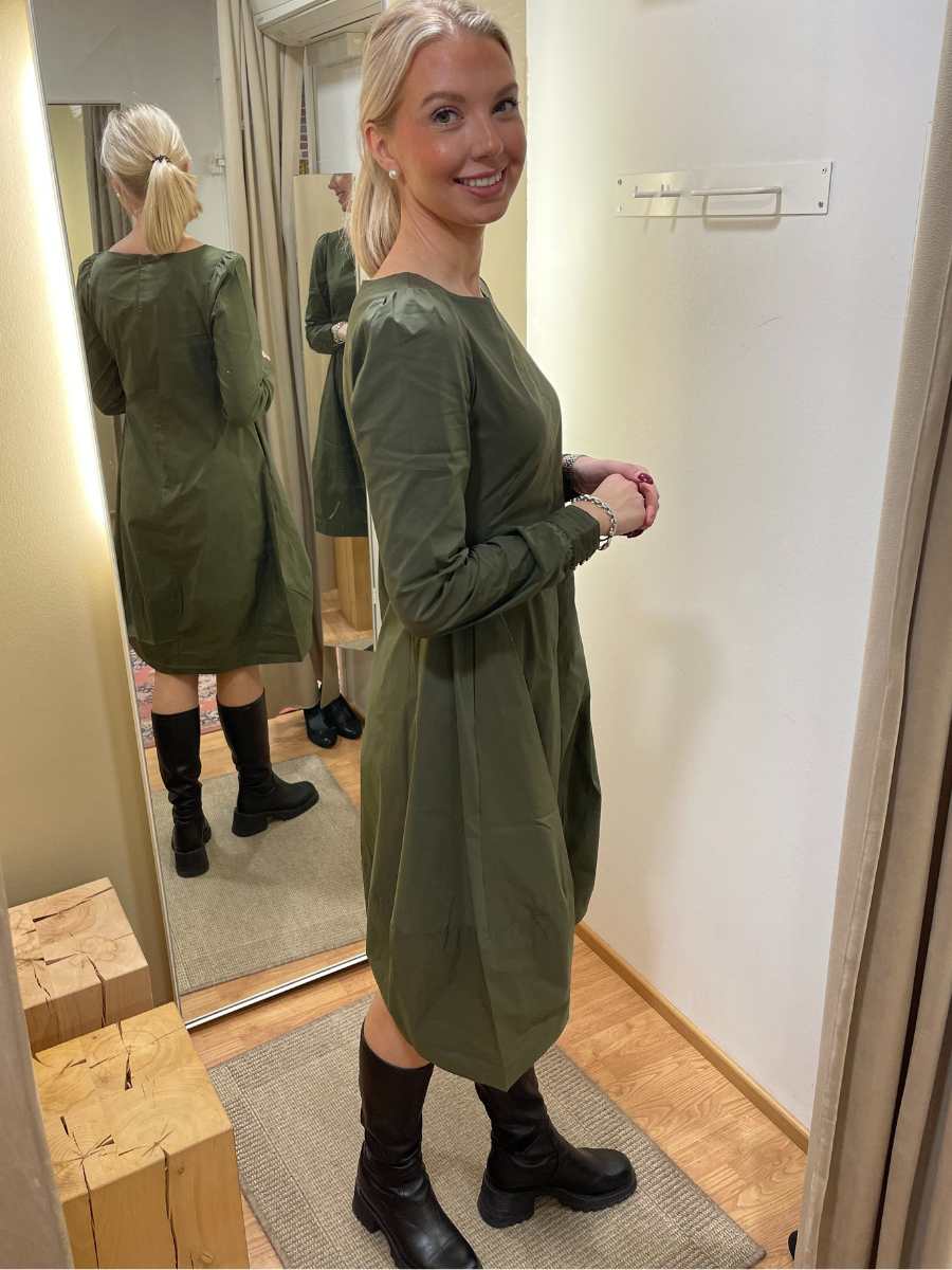 Antoinett pallomekko, eri värejä