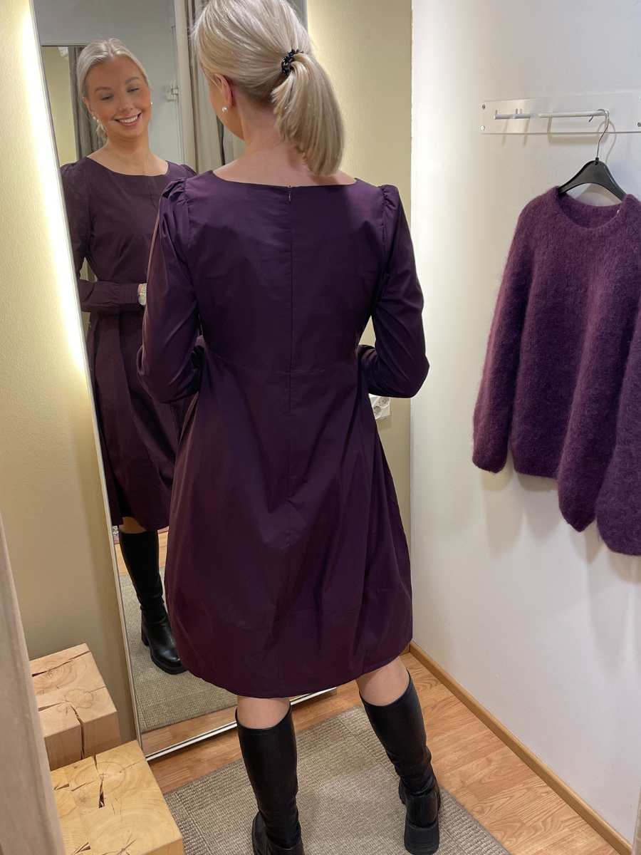 Antoinett pallomekko, eri värejä