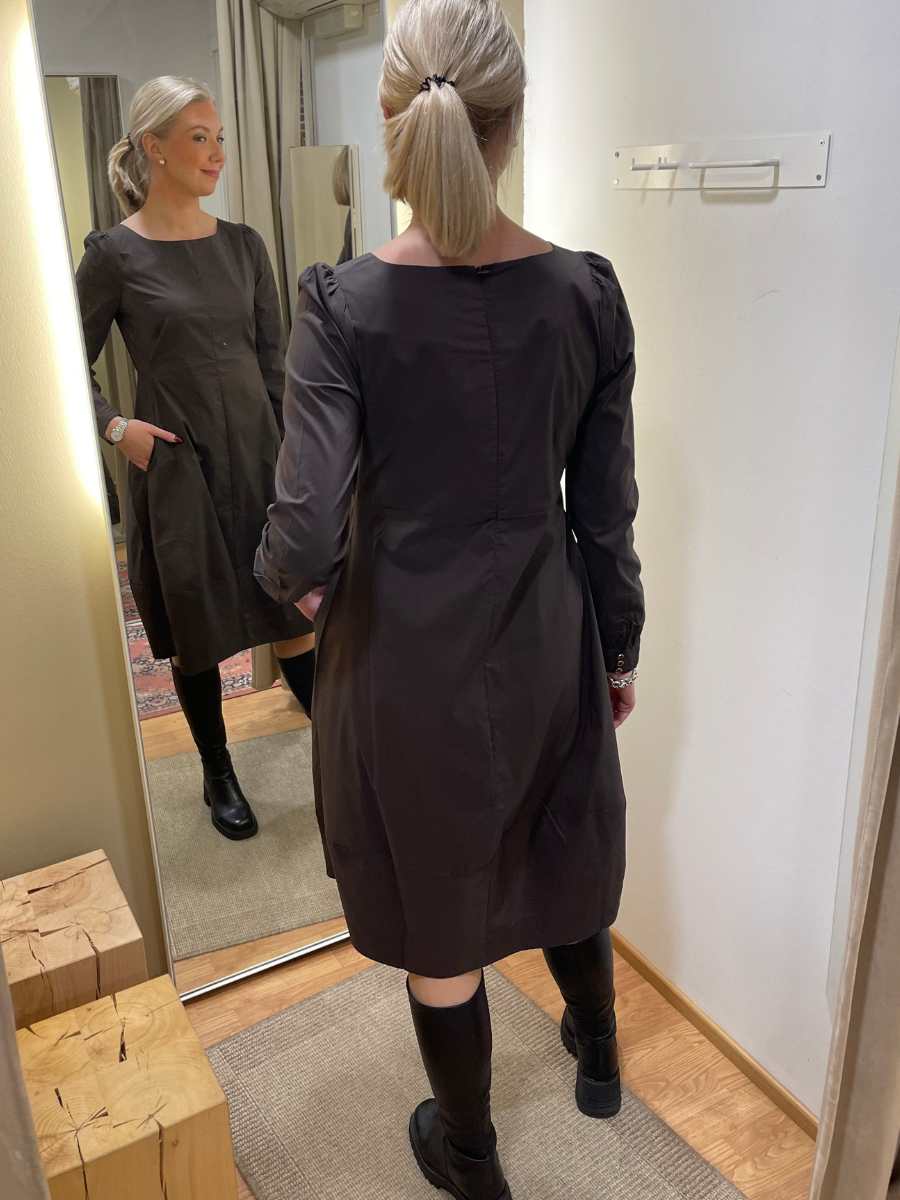 Antoinett pallomekko, eri värejä