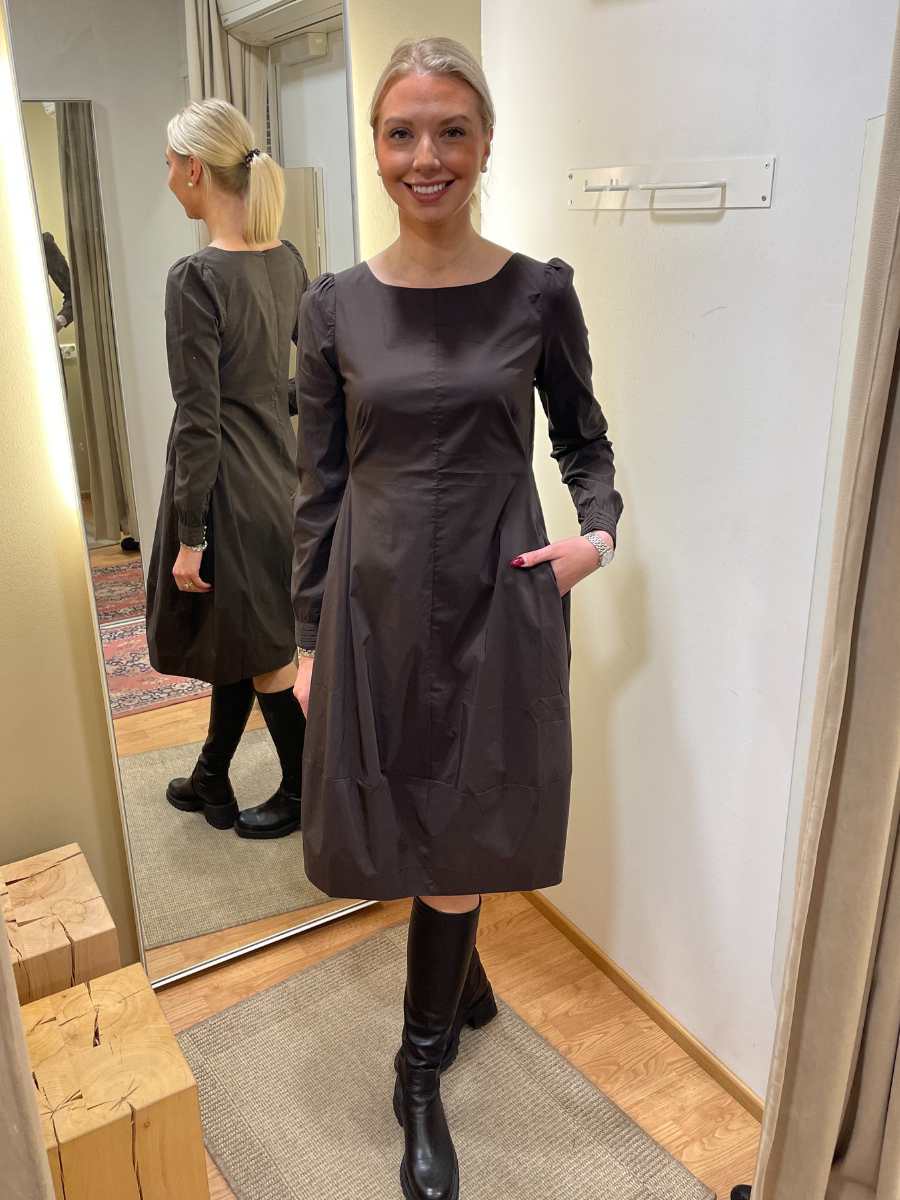 Antoinett pallomekko, eri värejä