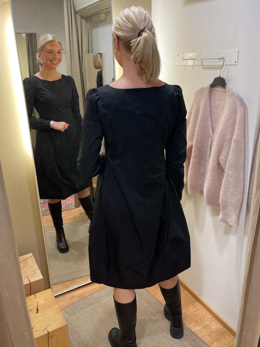 Antoinett pallomekko, eri värejä