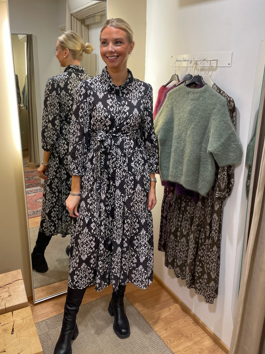 LAV Tarina mekko, eri värejä