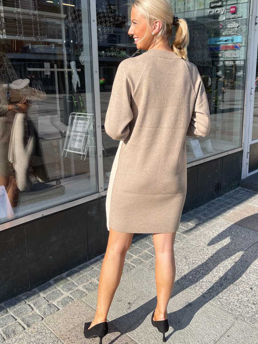 Cream Dela neulemekko, hiekka