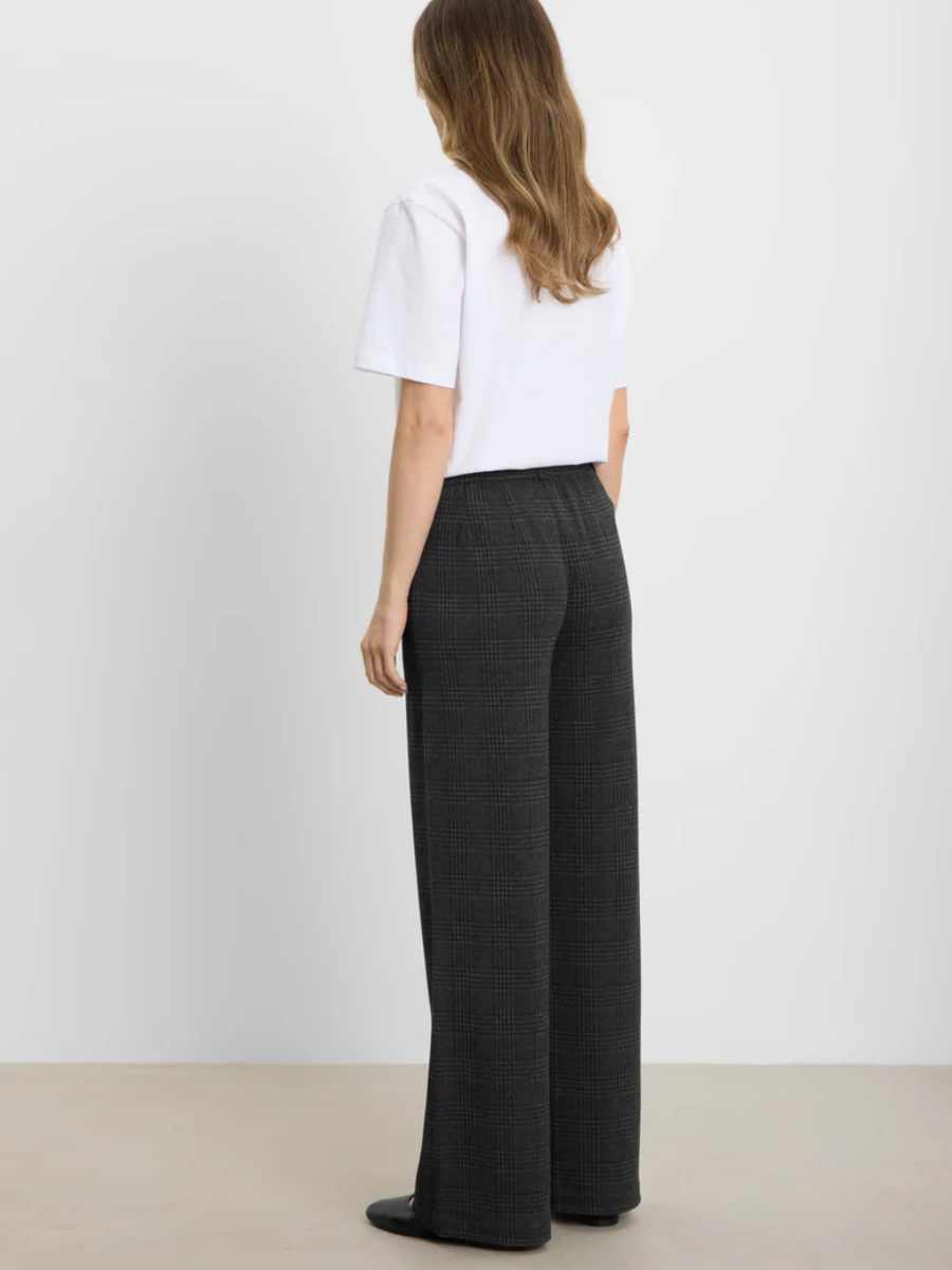 Laurie Donna Loose ML 101192