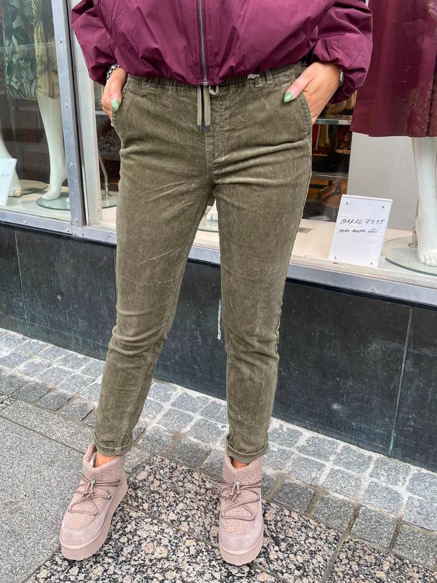 Red Button Tessy samettihousut, eri värejä