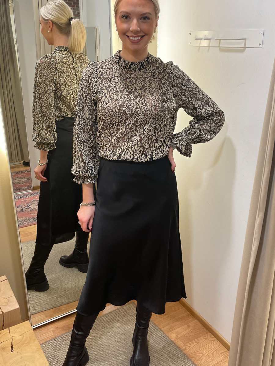 Silva satiinihame, suklaa, luumu ja musta