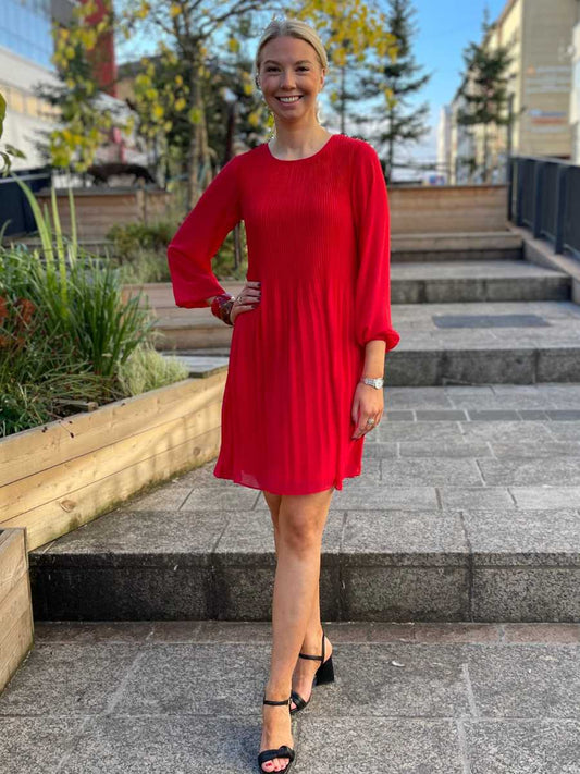 STI Kandriina mekko, musta ja punainen