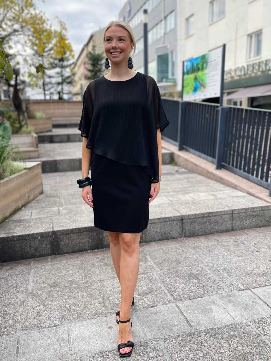 STI Julianna mekko, musta