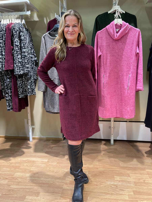 Tunikamekko, eri värejä